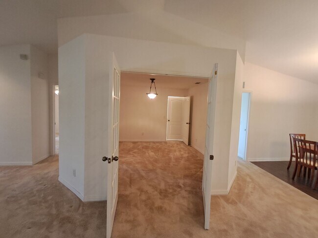 Building Photo - 1306 Diplomat Pkwy W