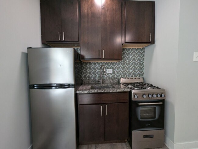 Foto del edificio - 4546 N Damen Ave