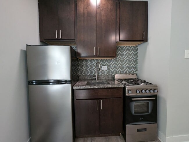 Building Photo - 4546 N Damen Ave
