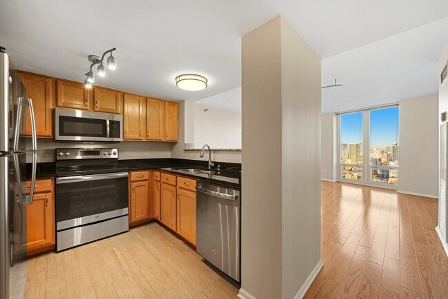 Building Photo - 345 N LaSalle Dr