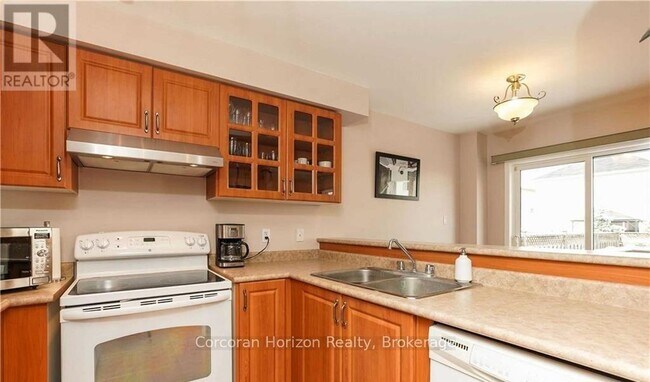 Photo du bâtiment - 99 Stonemount Crescent