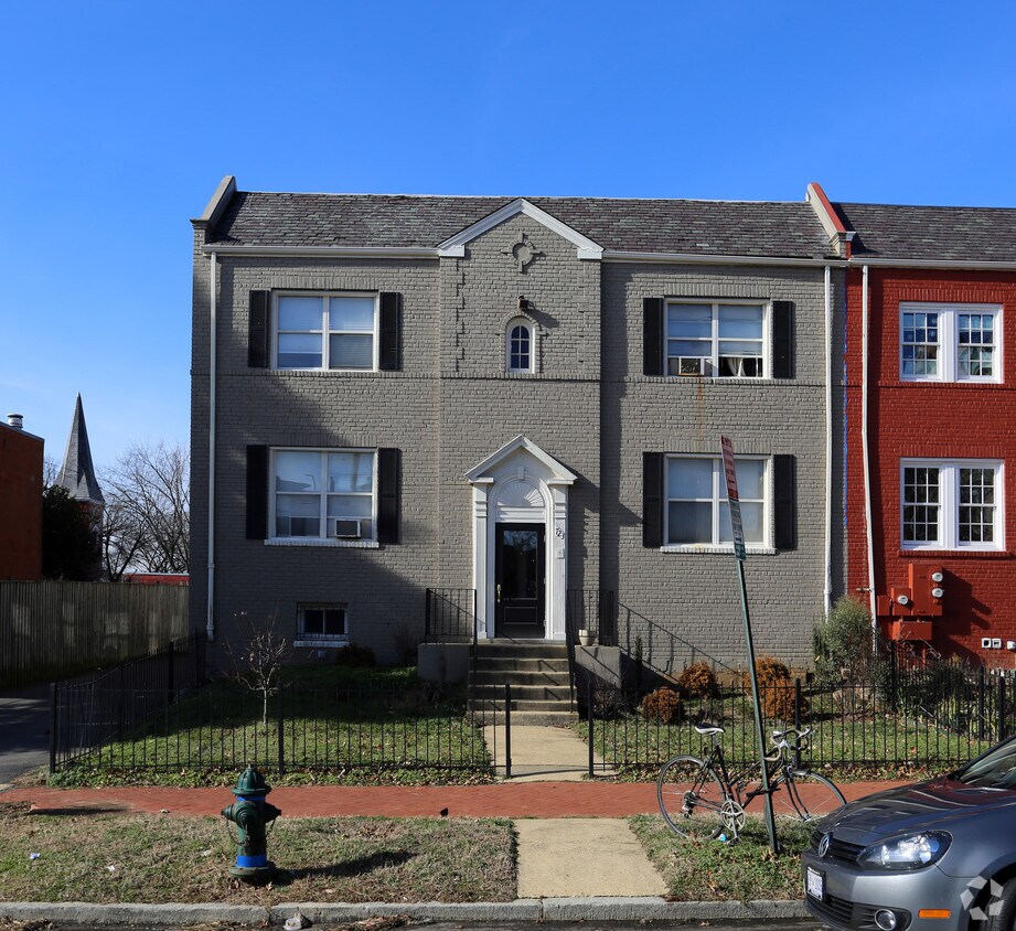 Foto del edificio - 723 12th St SE