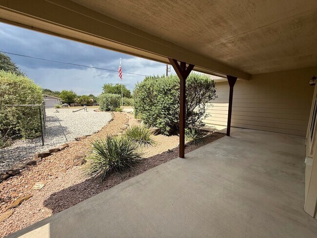 Building Photo - PRICE DROP !! /// NEW ON MARKET