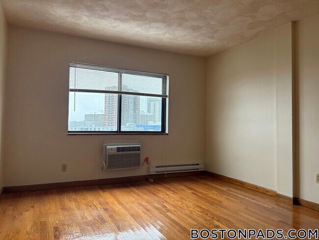 Building Photo - 1110 Commonwealth Ave