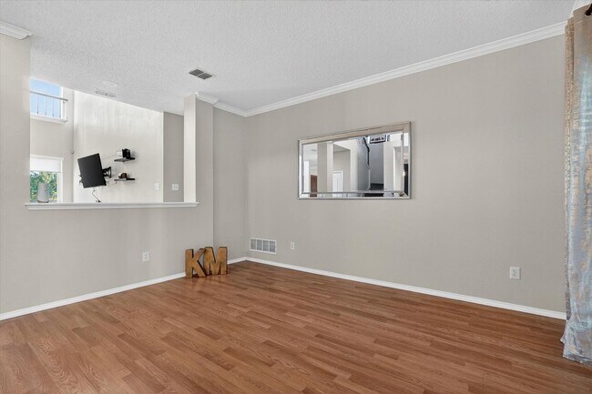 Building Photo - Beautiful 4 Bedroom 2 Bath GEM