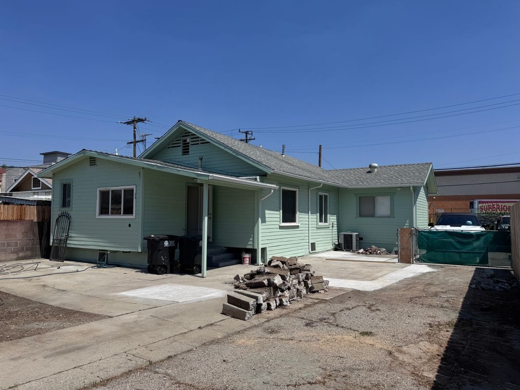 Building Photo - 319 N Rowan Ave