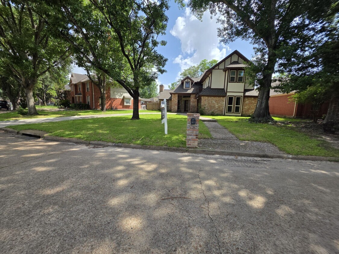 Foto principal - 4219 Meadowchase Ln