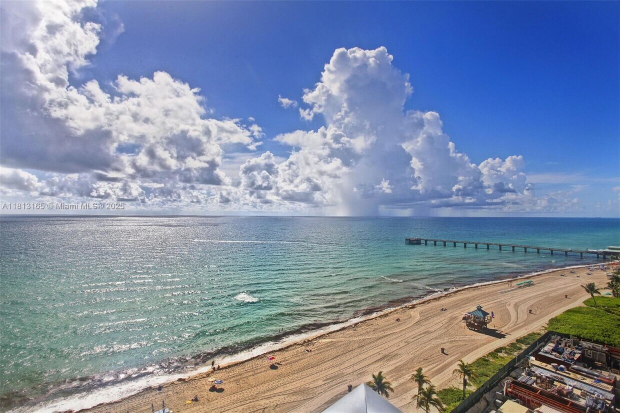 Primary Photo - 17001 Collins Ave