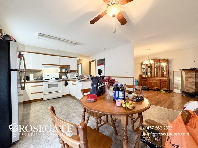 Photo du bâtiment - Spacious 2-Bedroom Main Level Apartment with Garage & Backyard – Welland