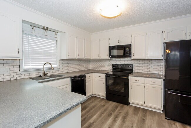 Foto del edificio - 8731 Hornwood Ct