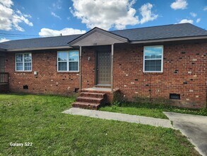 Building Photo - 1718 Windsor Dr