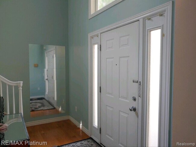 Foto del edificio - 481 Village Oaks Ct