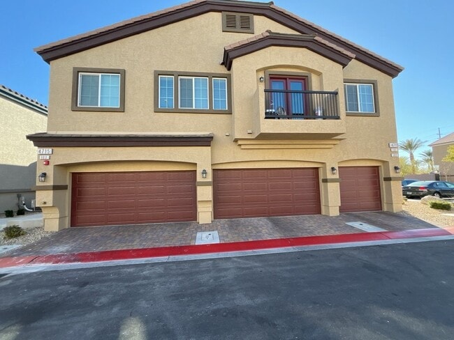 Foto del edificio - Beautiful 3 bedroom 3 bathroom townhome