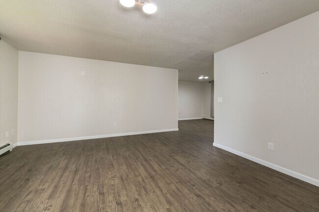 Foto del edificio - 5 bed 3 bath Home in Fairbanks