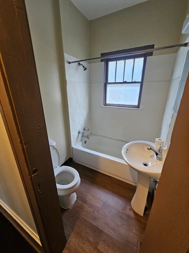 Foto del edificio - 797 Ogden Ave