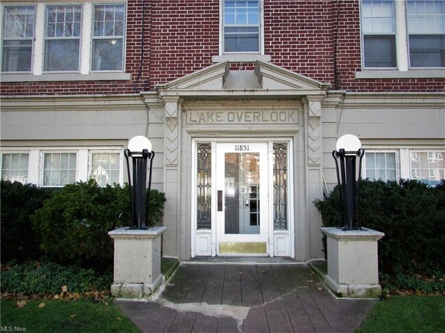 Building Photo - 11851 Lake Ave