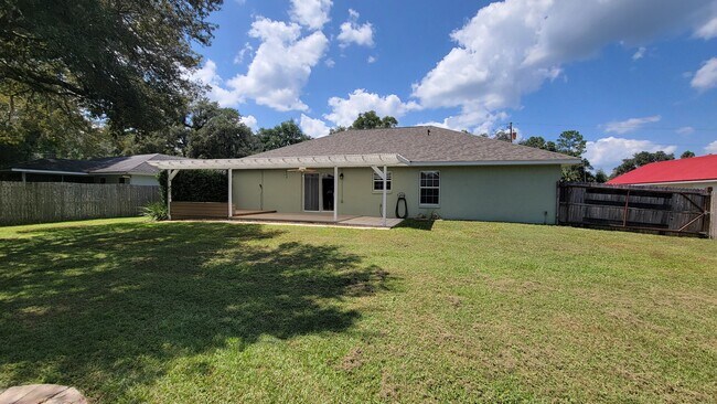 Building Photo - 6329 Hemlock Rd