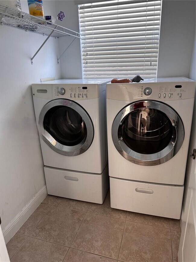 Foto del edificio - Southwest 159th Avenue, Miami, FL 33185 - 3 BR 2.5 BA house