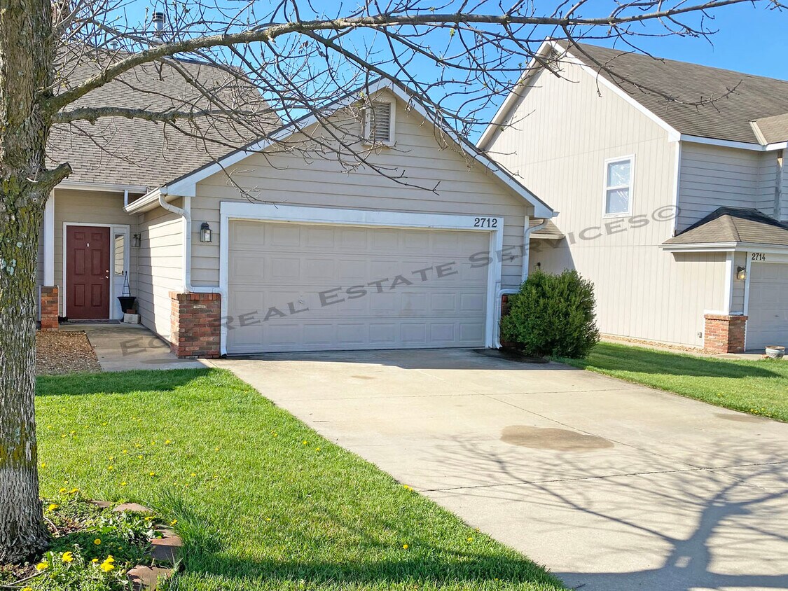 Primary Photo - 2712 Grand Cir