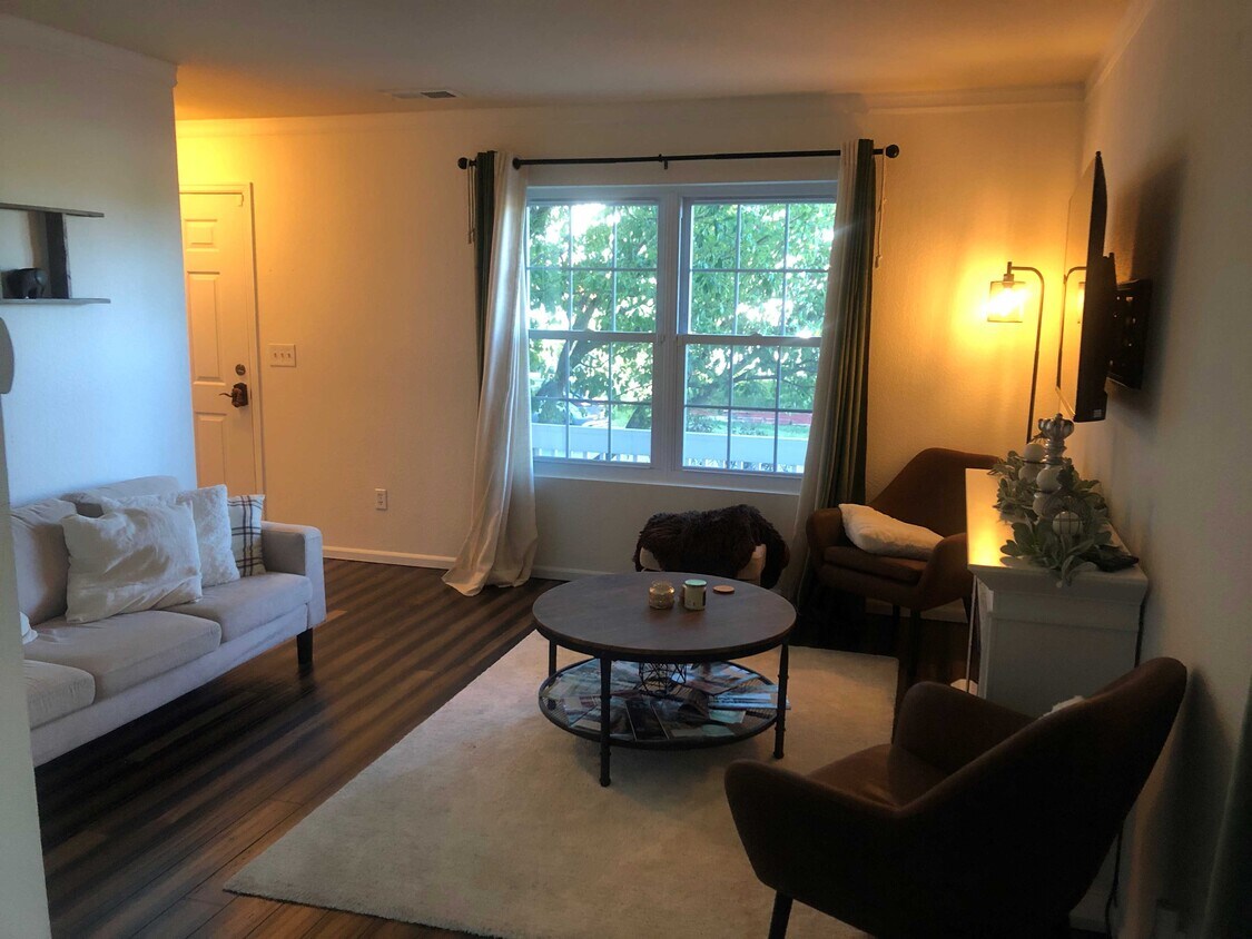 Foto principal - 1502 S Buckley Way