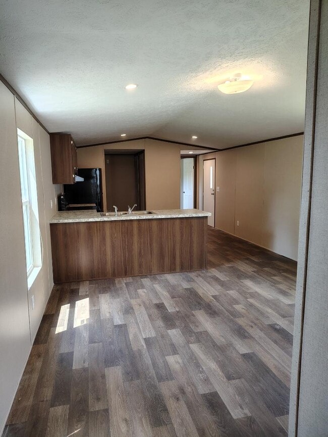 Building Photo - 505 Hines Ln