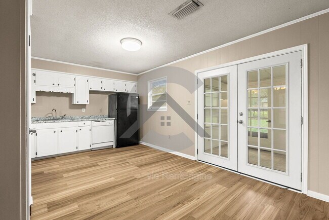 Foto del edificio - 2403 Broadview Ave