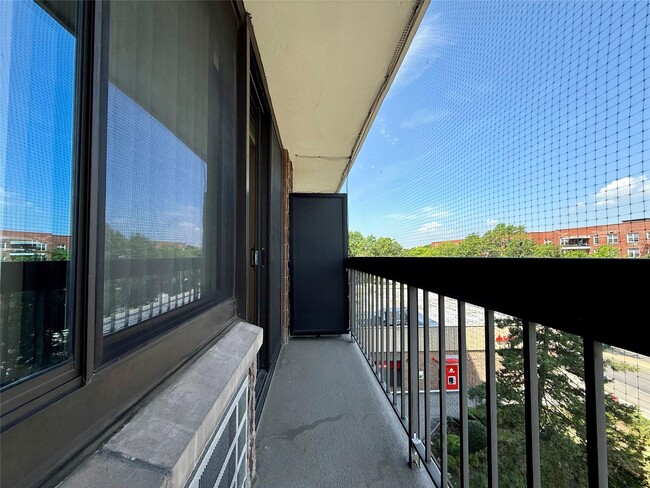 Building Photo - 150-38 Union Tpke Un