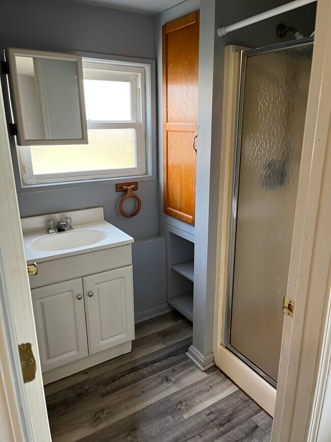 Baño - 193 Monroe St