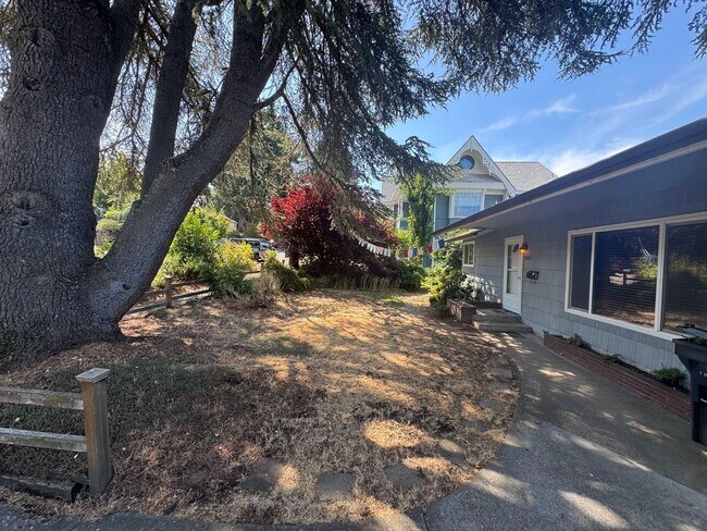 Foto del edificio - 3 Bedroom Home in College Hill Neighborhood