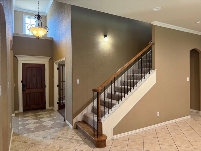 Building Photo - 2207 Canterbury Dr