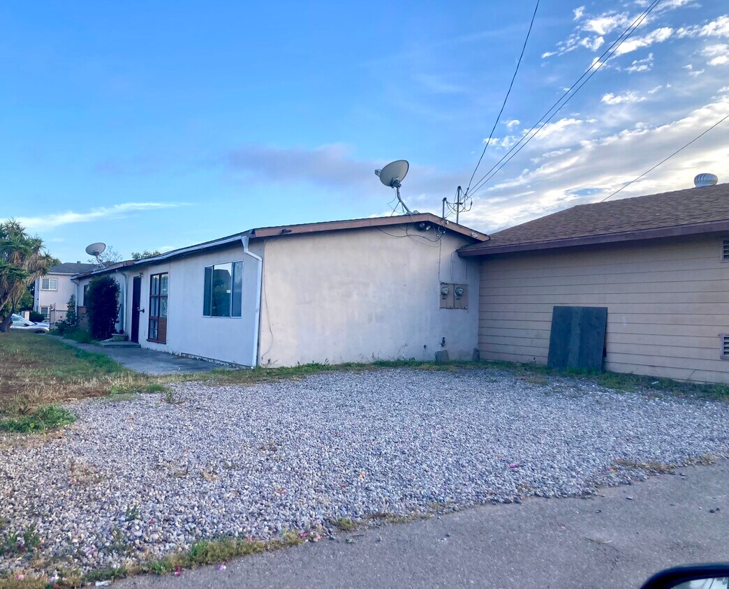 Entrance to the home parking for 2 cars off street included - 4460 Clairemont Mesa Blvd