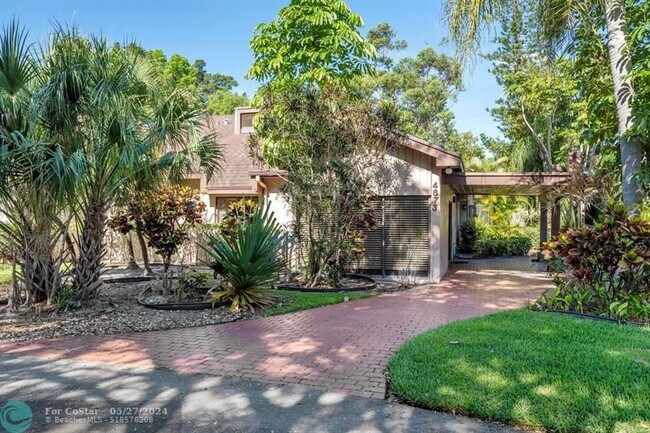 Building Photo - 4673 Fountains Dr S