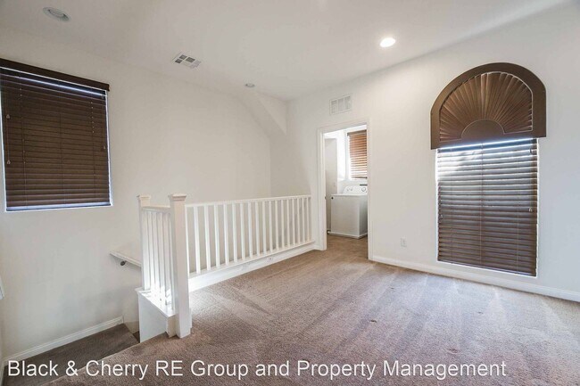 Building Photo - 3 br, 3 bath House - 7561 Tamany St