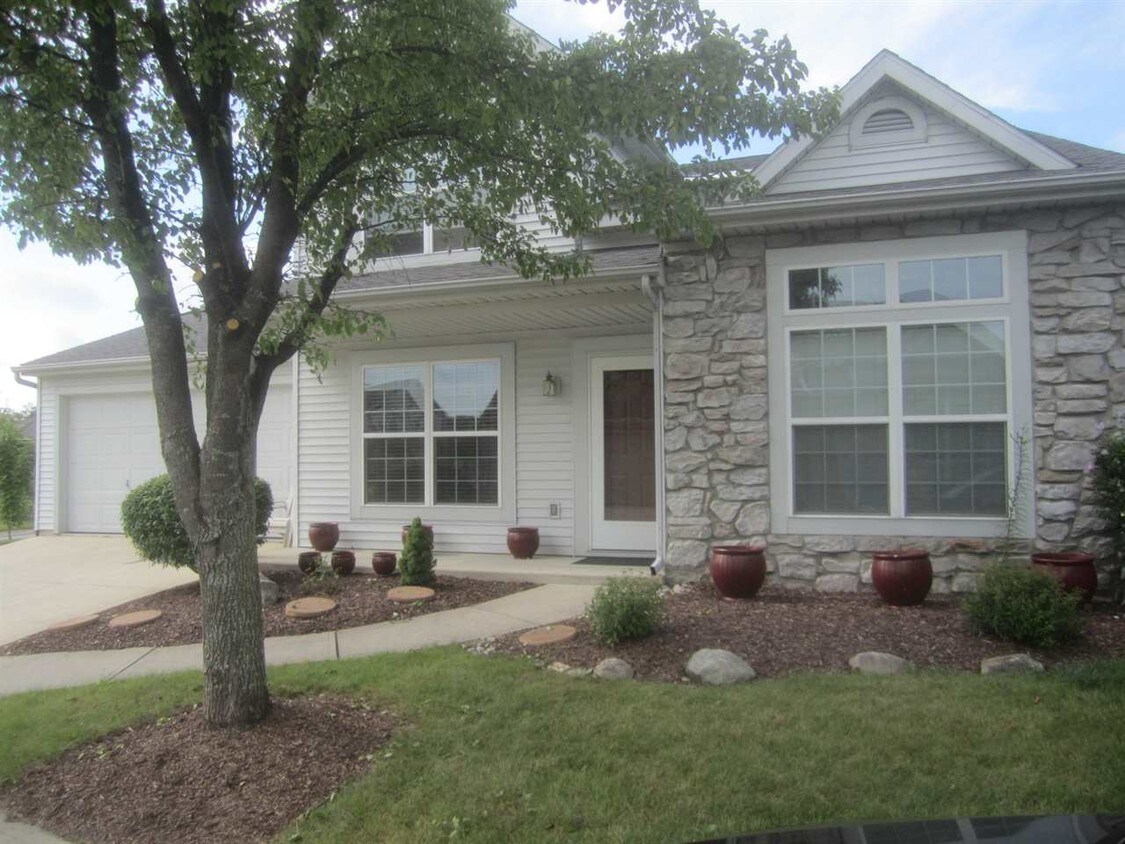 5514 Thornbriar Ln, Fort Wayne, IN 46835 Condo for Rent in Fort Wayne