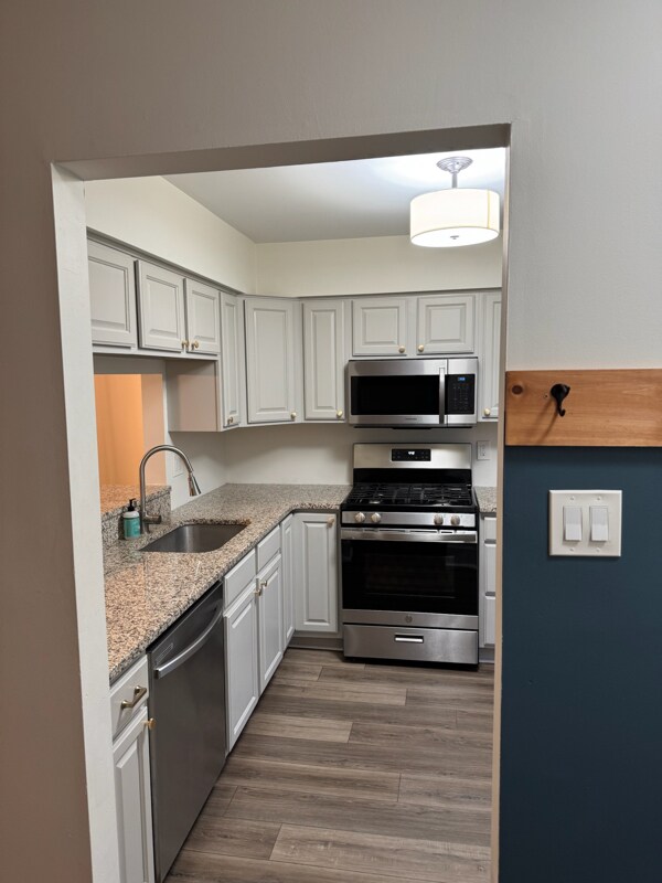 Foto del edificio - 347 Surrey Ct