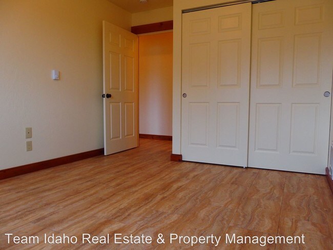 Building Photo - 1109 Alturas Dr