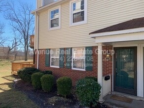 Building Photo - 1662 E Swan Cir