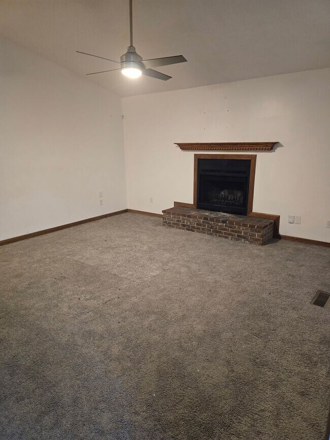 Building Photo - Knoxville 37931 - 3 bedroom, 2 bath home w...
