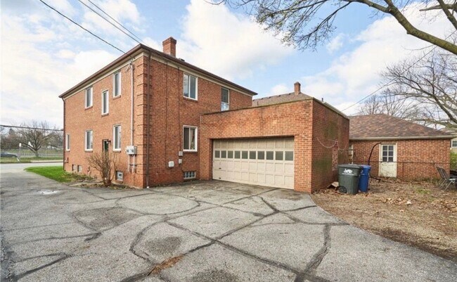 Foto del edificio - 14330 Lakewood Heights Blvd