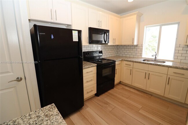 Foto del edificio - 603 NE 28th St