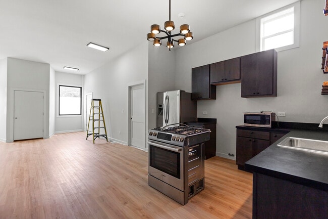 Building Photo - 3123 N California Ave