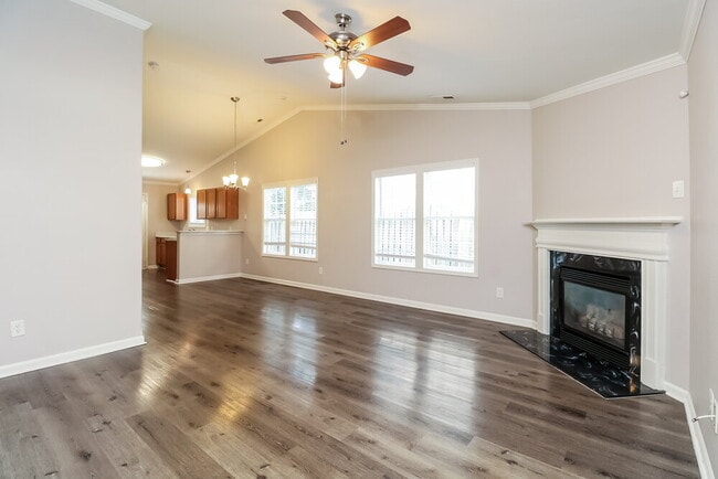 Building Photo - 633 Tribune Dr