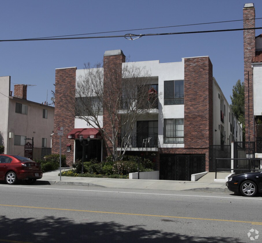 Building Photo - 12721 Moorpark St