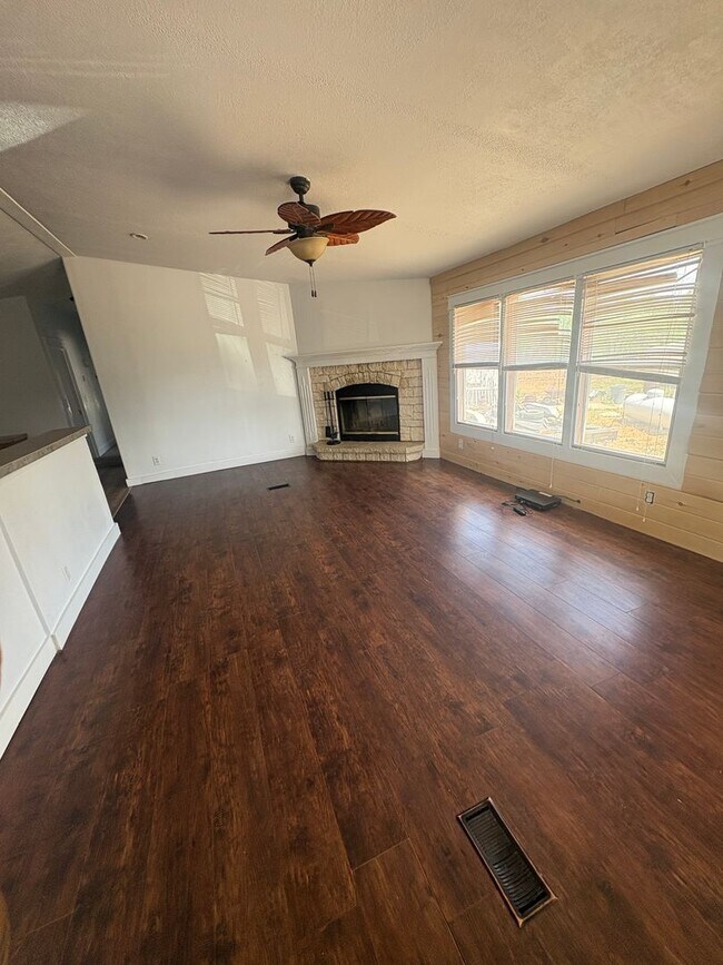 Foto del edificio - 3 bedroom 2 bath in Highland Terrace