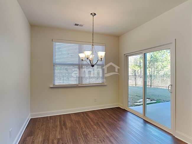 Foto del edificio - 6239 Bridlewood Ln