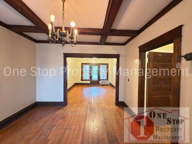 Building Photo - Historic 2 Bedroom, 1 Bathroom Unit in Mid...