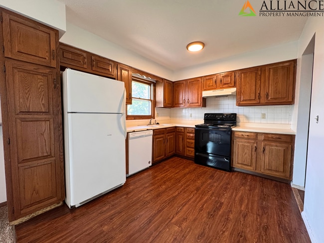 Building Photo - Home with Fenced Yard~Great West Side Loca...