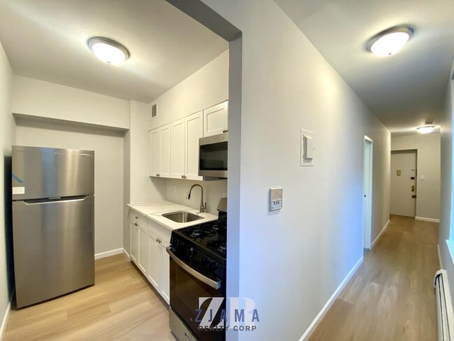 Building Photo - 152 Parkside Ave