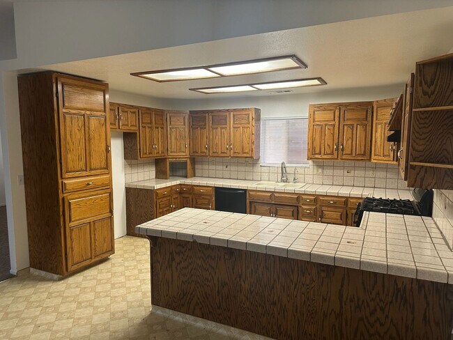 Building Photo - 555 North Ct