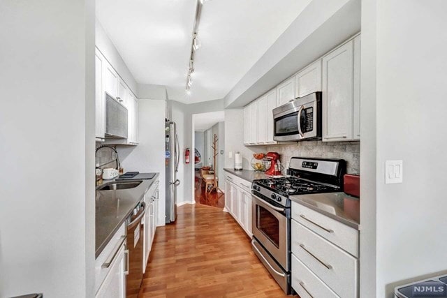 Building Photo - 504 Nelson Ct